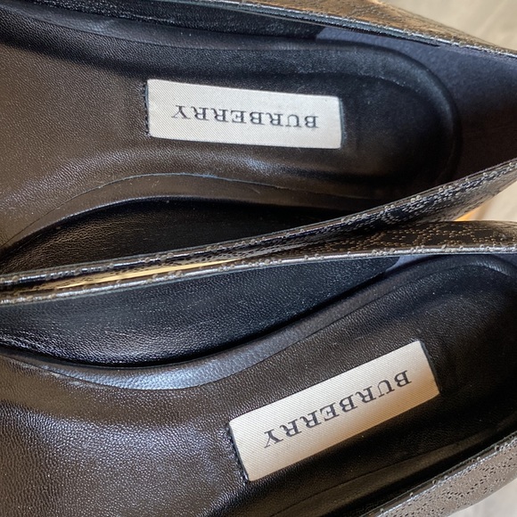Authentic Burberry flat shoes - Picture 10 of 13